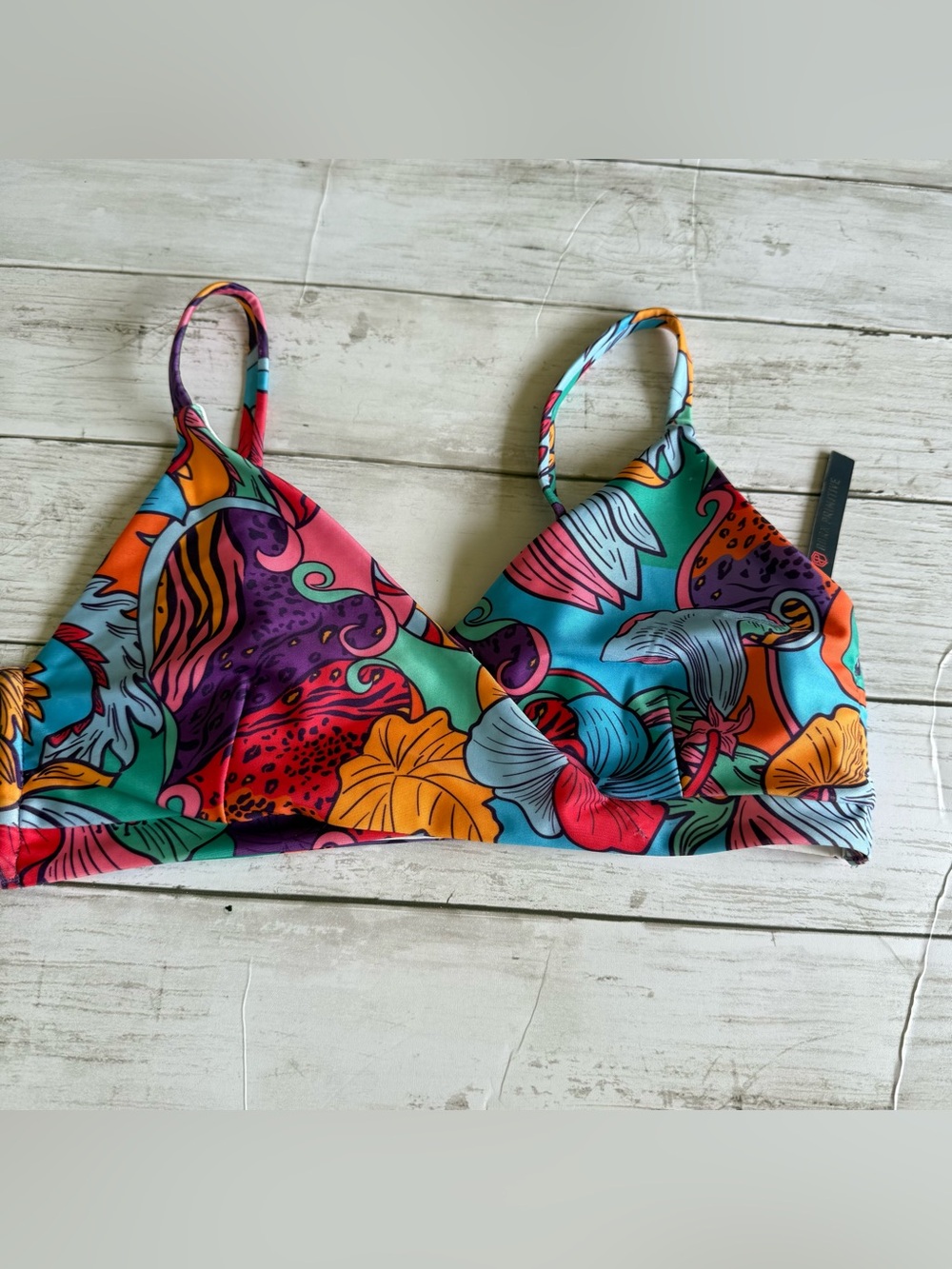 NWT Born Primitive Women’s Bikini Swim Top Size M Coral Floral Print Inlet